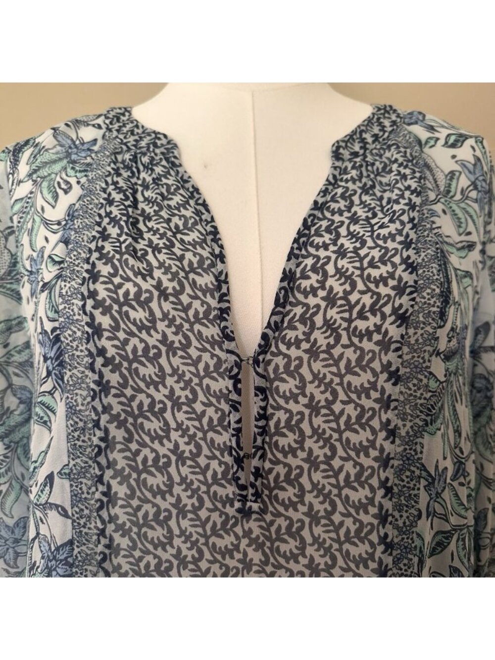 Joie XS 100% Silk Blue Floral Sheer Top 3/4 Sleeve Boho Luxury Cottage Summer - Picture 6 of 8